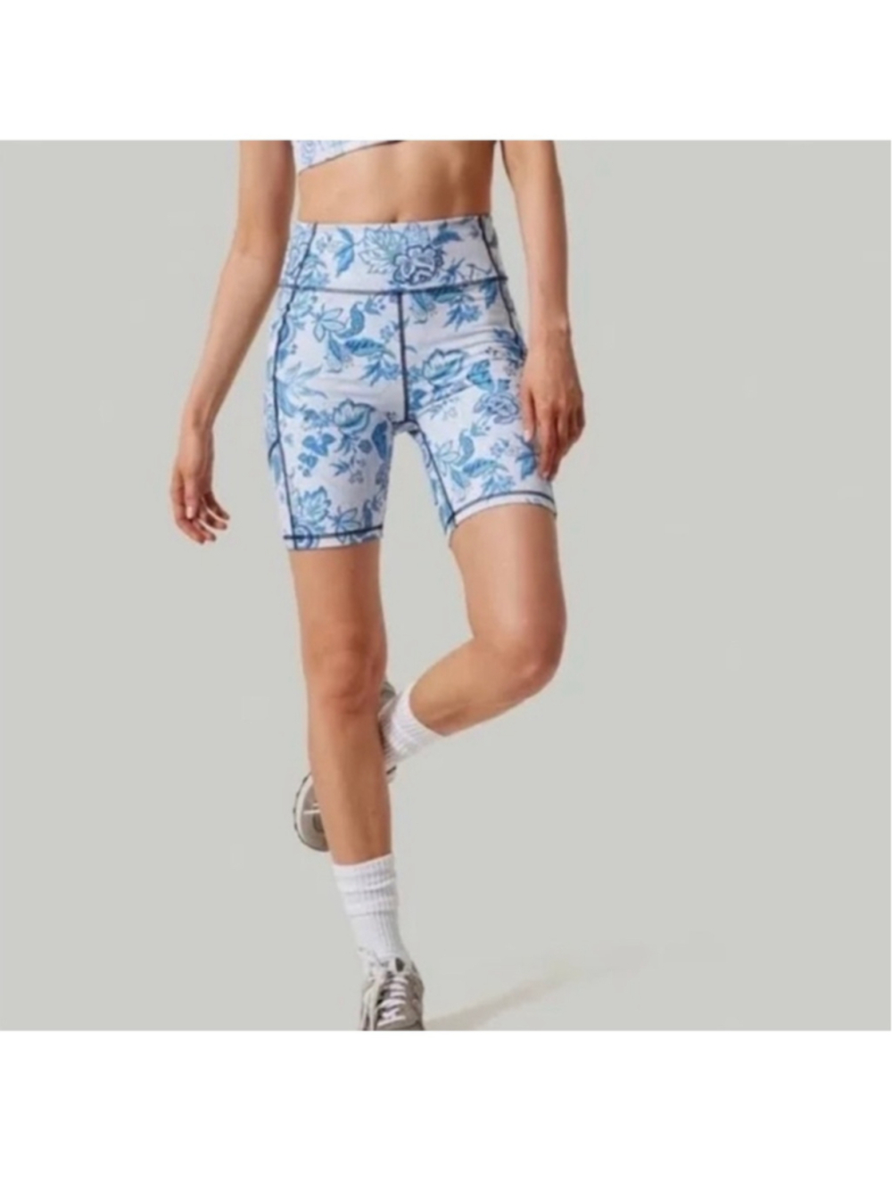 Tuckernuck heirloom blue floral paisley bike shorts with pockets women’s XL